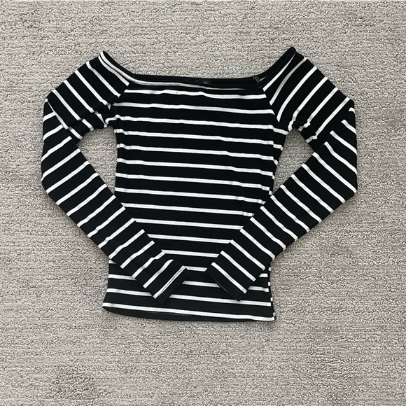 Off the Shoulder Long Sleeve Black White Striped Ribbed Top Casual Coquette Fall - Picture 1 of 3